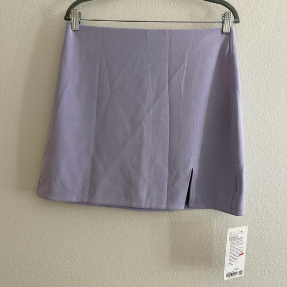 Lululemon Women’s Lavender Softstreme High Rise Mini Skirt Size Large NWT - Picture 3 of 7